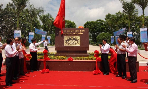 Tổng công ty Đầu tư phát triển nhà và đô thị đón nhận danh hiệu Đơn vị Anh hùng Lao động.